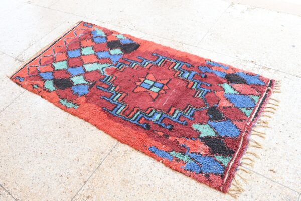 Boucherouite Rug: Handcrafted Moroccan Magic for Your Home 200 cm x 92 cm / 6.4ft x 2.944 ft — изображение 3
