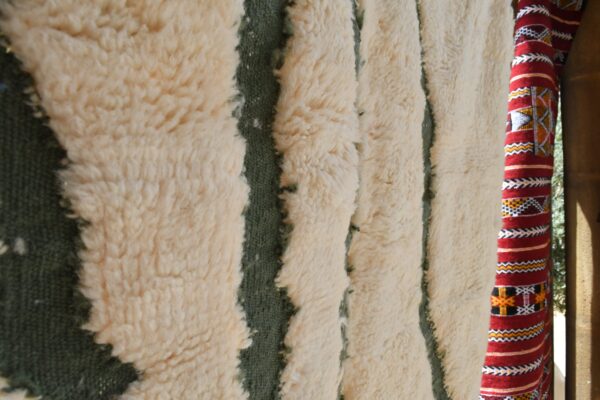 Beni Ourain: Authentic Moroccan Masterpiece 203 cm x 146 cm / 6.496ft x 4.672 ft - Image 7