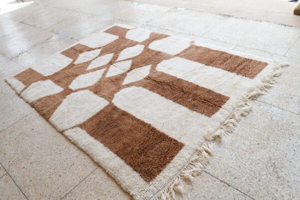 Modern Moroccan Rug: A Touch of Authenticity and Style 240 cm x 185 cm / 7.68ft x 5.92 ft – Image 3