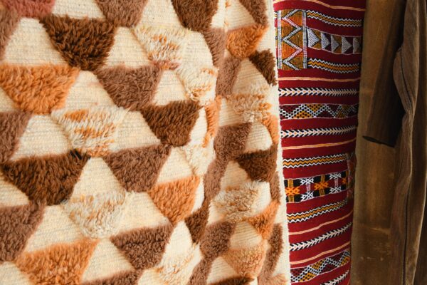 Modern Moroccan Rug: Authentic Artisanal Charm 303 cm x 197 cm / 9.696ft x 6.304 ft — изображение 7
