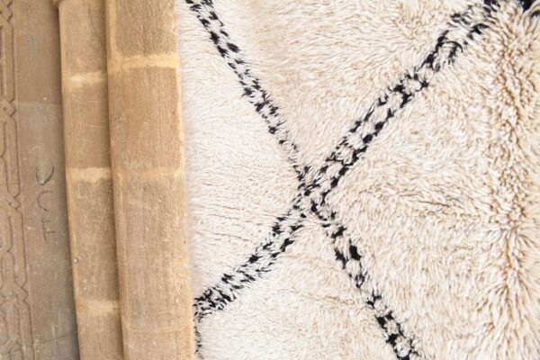 Genuine Beni Ourain: Handcrafted Moroccan Masterpiece 240 cm x 157 cm / 7.68ft x 5.024 ft – Image 6