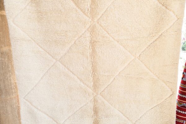 Beni Ourain Marmoucha: Authentic Moroccan Masterpiece 292 cm x 184 cm / 9.344ft x 5.888 ft - Image 5