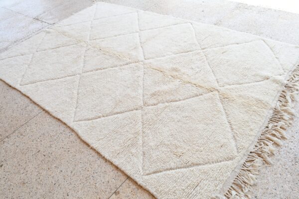Beni Ourain Marmoucha: Authentic Moroccan Masterpiece 292 cm x 184 cm / 9.344ft x 5.888 ft - Image 3