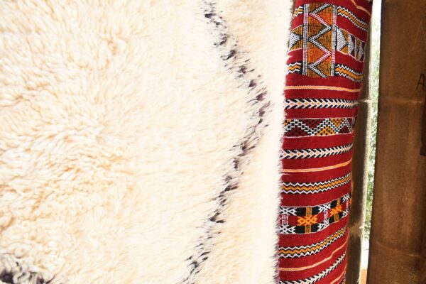 Beni Ourain Moroccan Rug: Authentic Charm for Your Home 266 cm x 171 cm / 8.512ft x 5.472 ft - Imagen 7