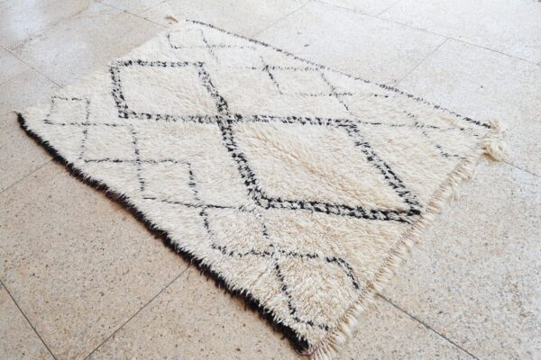 Beni Ourain Rug: Authentic Moroccan Marmoucha 205 cm x 127 cm / 6.56ft x 4.064 ft - Image 3