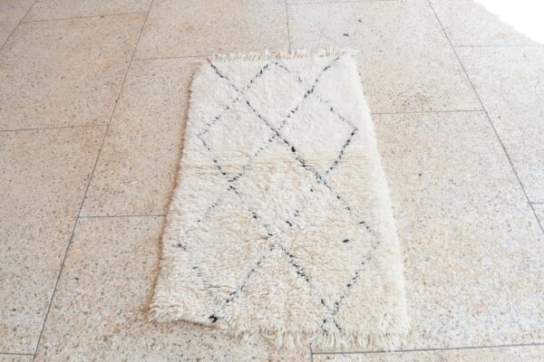 Beni Ourain Marmoucha: Add Moroccan Charm to Your Home 135 cm x 77 cm / 4.32ft x 2.464 ft – Bild 2