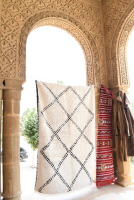 Genuine Beni Ourain: Handcrafted Moroccan Masterpiece 240 cm x 157 cm / 7.68ft x 5.024 ft – Image 2