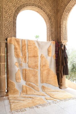 ⁦Modern Moroccan Rug: Authentic Handcrafted Charm for Your Home 374 cm x 260 cm / 11.968ft x 8.32 ft⁩ - الصورة ⁦2⁩