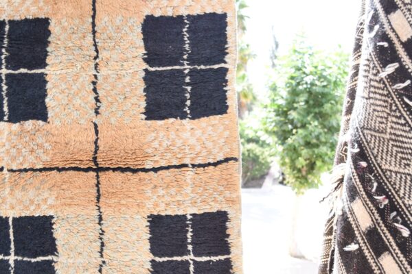 ⁦Vintage Moroccan Rug: Add Warmth and Style to Your Home 198 cm x 136 cm / 6.336ft x 4.352 ft⁩ - الصورة ⁦5⁩