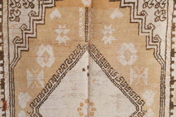 ⁦Boho Berber Rug: Embrace Moroccan Charm 285 cm x 177 cm / 9.12ft x 5.664 ft⁩ - الصورة ⁦6⁩