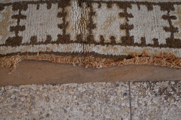 ⁦Boho Berber Rug: Embrace Moroccan Charm 285 cm x 177 cm / 9.12ft x 5.664 ft⁩ - الصورة ⁦4⁩