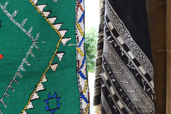 The Berber Rug: Authentic Moroccan Vintage Charm 251 cm x 160 cm / 8.032ft x 5.12 ft - 画像6