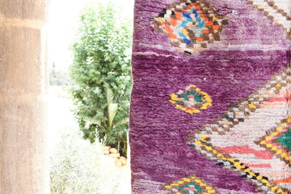 Vintage Moroccan Rug: Authentic Charm for Your Home 215 cm x 138 cm / 6.88ft x 4.416 ft - Imagen 6