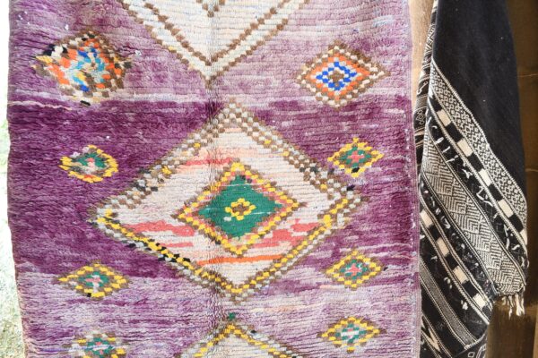 Vintage Moroccan Rug: Authentic Charm for Your Home 215 cm x 138 cm / 6.88ft x 4.416 ft - Imagen 5