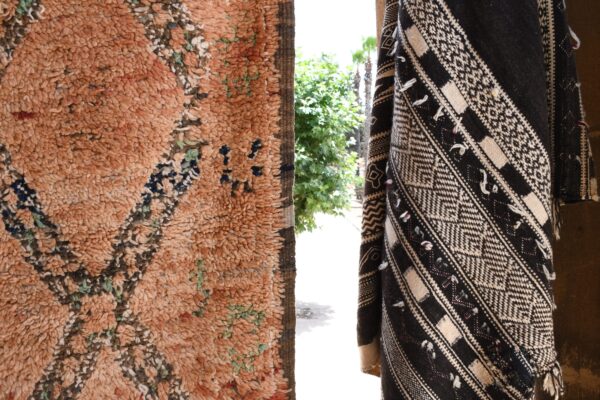 Vintage Berber Rug: Authentic Moroccan Charm and Comfort 283 cm x 170 cm / 9.056ft x 5.44 ft - Image 7