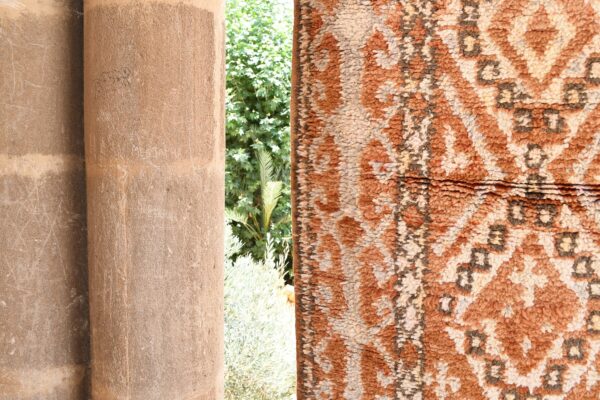 Vintage Treasure: Antique Moroccan Rug with Authentic Charm 329 cm x 159 cm / 10.528ft x 5.088 ft - 画像7