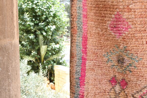 Handcrafted Moroccan Rug: Vintage Berber Design for Global Style 288 cm x 141 cm / 9.216ft x 4.512 ft - Imagen 7