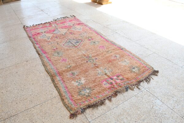 Handcrafted Moroccan Rug: Vintage Berber Design for Global Style 288 cm x 141 cm / 9.216ft x 4.512 ft - Imagen 3