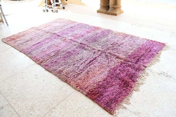 Vintage Moroccan Rug: Authentic Design and Timeless Appeal 322 cm x 186 cm / 10.304ft x 5.952 ft – Bild 2