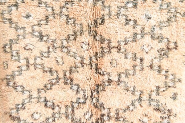 ⁦Vintage Berber Rug: Moroccan Charm for Your Home 290 cm x 182 cm / 9.28ft x 5.824 ft⁩ - الصورة ⁦7⁩