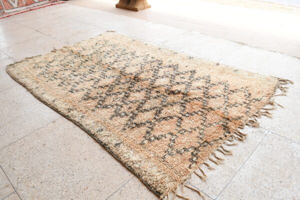 ⁦Vintage Berber Rug: Moroccan Charm for Your Home 290 cm x 182 cm / 9.28ft x 5.824 ft⁩ - الصورة ⁦3⁩