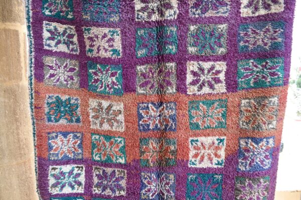 ⁦Boujaad Rug: Vintage Moroccan Authenticity for Your Home 236 cm x 160 cm / 7.552ft x 5.12 ft⁩ - الصورة ⁦4⁩