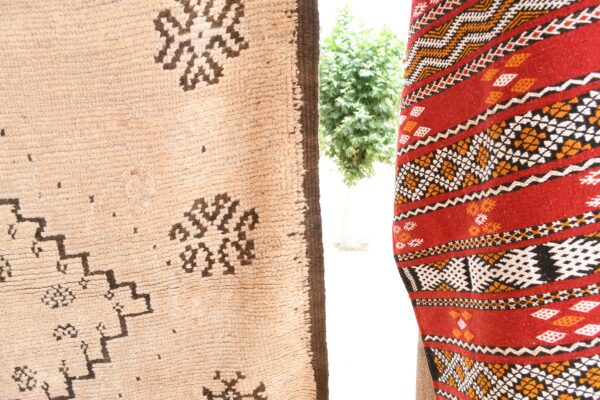 Discover the Berber Magic: Handcrafted Vintage Moroccan Rug 297 cm x 151 cm / 9.504ft x 4.832 ft - 画像6
