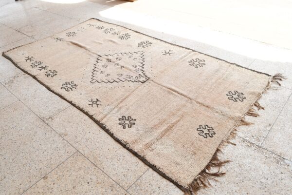 Discover the Berber Magic: Handcrafted Vintage Moroccan Rug 297 cm x 151 cm / 9.504ft x 4.832 ft - 画像3