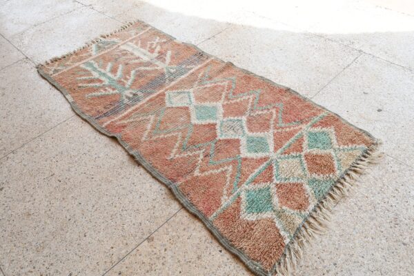 Eye-Catching Boujaad Rug: Moroccan Charm for Your Home 215 cm x 99 cm / 6.88ft x 3.168 ft - 画像2