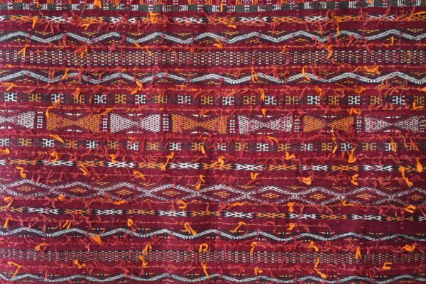 ⁦Zemmour Kilim: Authentic Moroccan Silk Rug with Vintage Charm 165 cm x 91 cm / 5.28ft x 2.912 ft⁩ - الصورة ⁦6⁩