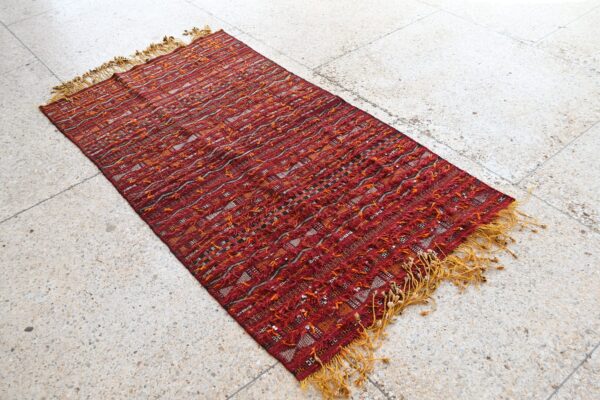 ⁦Zemmour Kilim: Authentic Moroccan Silk Rug with Vintage Charm 165 cm x 91 cm / 5.28ft x 2.912 ft⁩ - الصورة ⁦3⁩