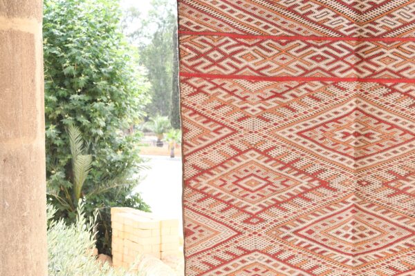 Berber Rug: Vintage Moroccan Beauty 183 cm x 120 cm / 5.856ft x 3.84 ft - 画像5