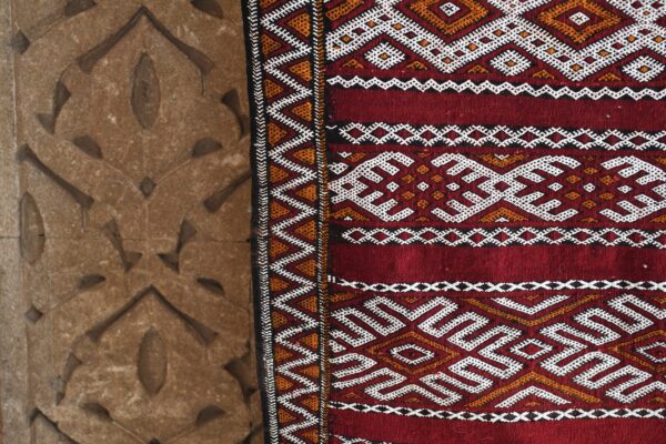 Exquisite Berber Rug: Authentic Moroccan Craftsmanship 149 cm x 97 cm / 4.768ft x 3.104 ft - Imagen 7