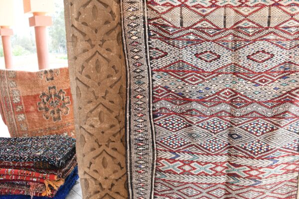 Discover the Enchanting Zemmour Kilim: A Moroccan Masterpiece 186 cm x 117 cm / 5.952ft x 3.744 ft — изображение 6