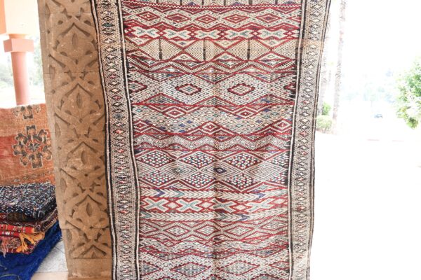 Discover the Enchanting Zemmour Kilim: A Moroccan Masterpiece 186 cm x 117 cm / 5.952ft x 3.744 ft — изображение 5