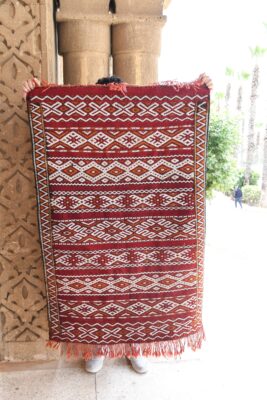 Exquisite Berber Rug: Authentic Moroccan Craftsmanship 149 cm x 97 cm / 4.768ft x 3.104 ft - Imagen 2