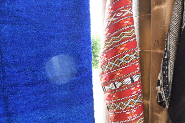 ⁦Vintage Moroccan Rug: Authentic Handcrafted Beauty 255 cm x 170 cm / 8.16ft x 5.44 ft⁩ - الصورة ⁦5⁩