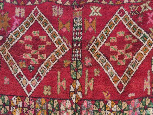 Boujaad Rug: Vintage Moroccan Charm for Your Home 248 cm x 151 cm / 7.936ft x 4.832 ft - Imagen 6