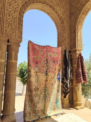⁦Moroccan Rug: Handcrafted Charm for Your Home 270 cm x 156 cm / 8.64ft x 4.992 ft⁩ - الصورة ⁦2⁩