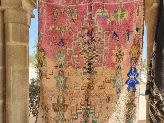 ⁦Moroccan Rug: Handcrafted Charm for Your Home 270 cm x 156 cm / 8.64ft x 4.992 ft⁩ - الصورة ⁦6⁩