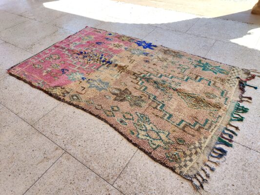 ⁦Moroccan Rug: Handcrafted Charm for Your Home 270 cm x 156 cm / 8.64ft x 4.992 ft⁩ - الصورة ⁦3⁩