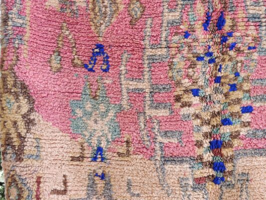 ⁦Moroccan Rug: Handcrafted Charm for Your Home 270 cm x 156 cm / 8.64ft x 4.992 ft⁩ - الصورة ⁦4⁩