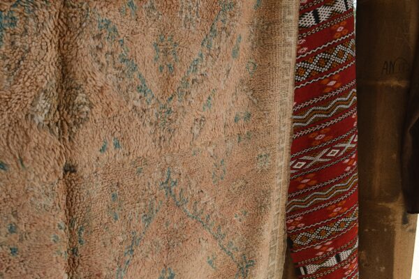 Captivating Berber Rug: Vintage Moroccan Charm 300 cm x 191 cm / 9.6ft x 6.112 ft — изображение 7