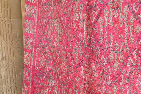 Moroccan Rug: Handcrafted Vintage Charm for Your Home 384 cm x 212 cm / 12.288ft x 6.784 ft - Imagen 5