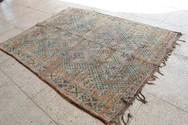 ⁦Vintage Rug: Embolden Your Space with Timeless Charm 254 cm x 198 cm / 8.128ft x 6.336 ft⁩ - الصورة ⁦3⁩