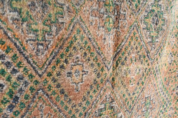 ⁦Vintage Rug: Embolden Your Space with Timeless Charm 254 cm x 198 cm / 8.128ft x 6.336 ft⁩ - الصورة ⁦6⁩