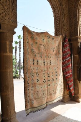 Moroccan Rug: Authentic Vintage Berber Design 235 cm x 171 cm / 7.52ft x 5.472 ft — изображение 2