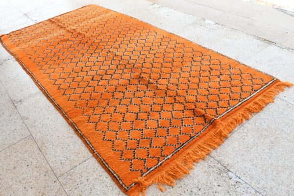 Exquisite Zemmour Rug: Authentic Moroccan Heritage 320 cm x 160 cm / 10.24ft x 5.12 ft - Imagen 2