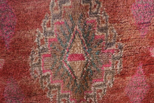 ⁦Berber Rug: Exquisite Vintage Moroccan Rug with Authentic Design 310 cm x 191 cm / 9.92ft x 6.112 ft⁩ - الصورة ⁦7⁩