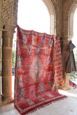 ⁦Berber Rug: Exquisite Vintage Moroccan Rug with Authentic Design 310 cm x 191 cm / 9.92ft x 6.112 ft⁩ - الصورة ⁦2⁩